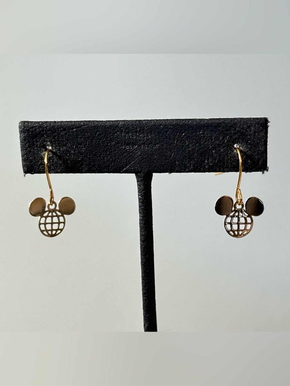 Dainty Walt Disney World Parks Ecpot Mickey Mouse Charm Earrings Lightweight